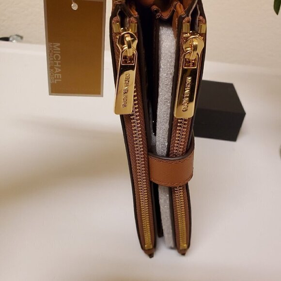 🔥 NWT Michael Kors Gilly Drawstring Tote & Matching Wristlet - Picture 12 of 12